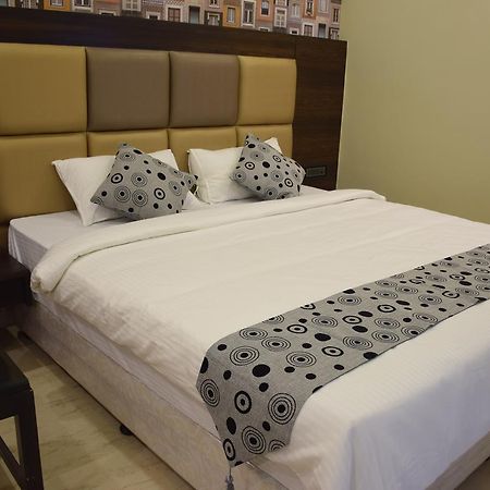 Golden Tree Hotel Puri Luaran gambar