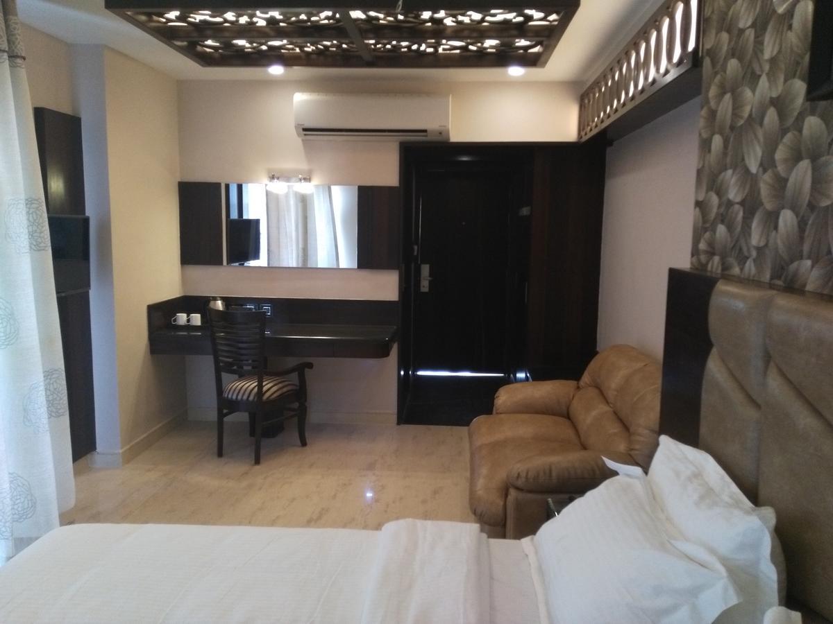 Golden Tree Hotel Puri Luaran gambar