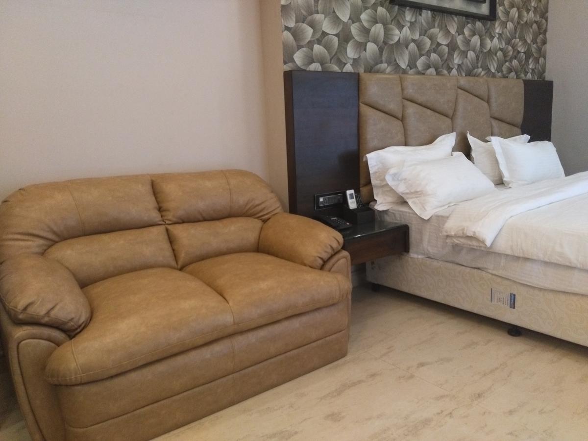 Golden Tree Hotel Puri Luaran gambar
