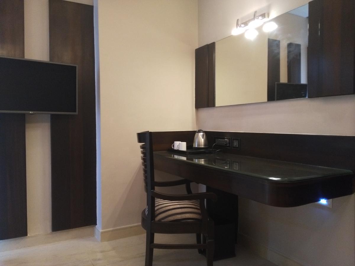 Golden Tree Hotel Puri Luaran gambar